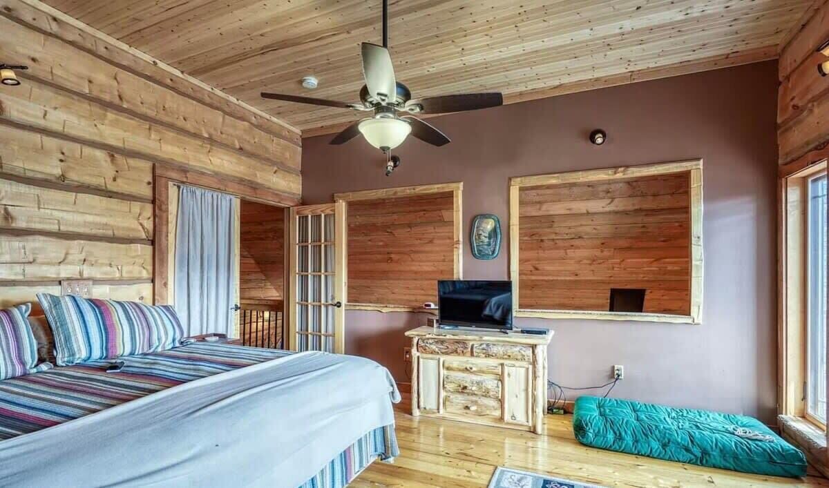 Photo of Bedroom in Twin Lakes