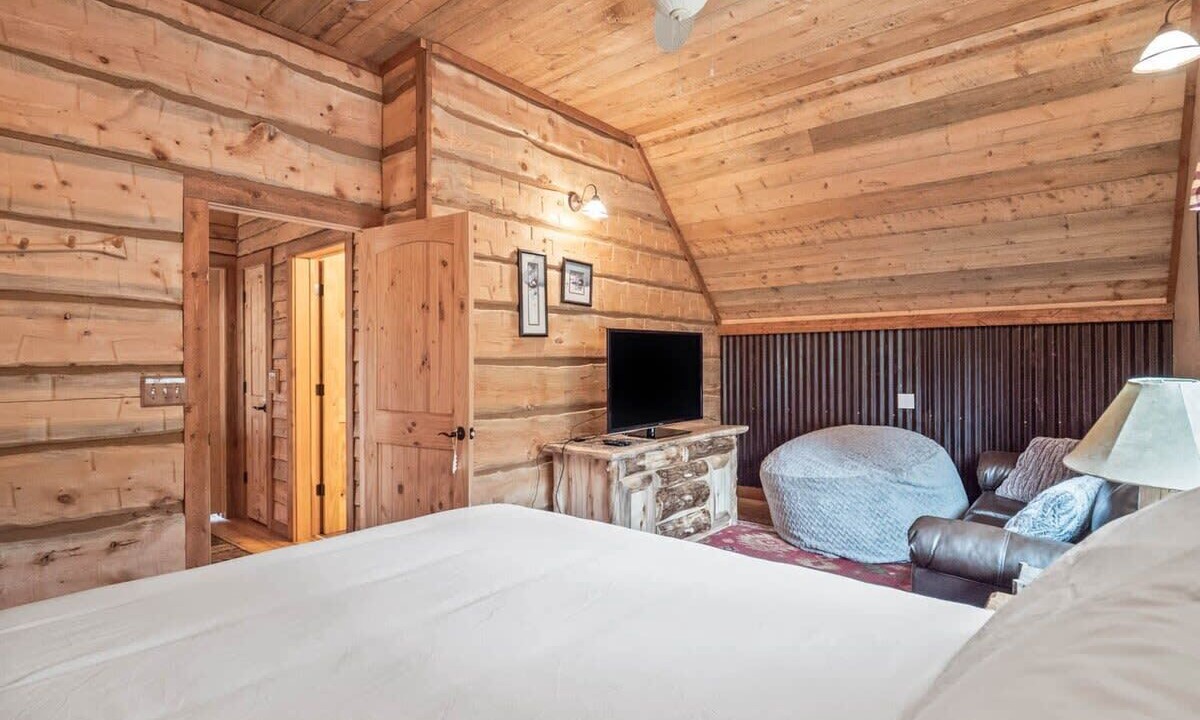 Photo of Bedroom in Twin Lakes