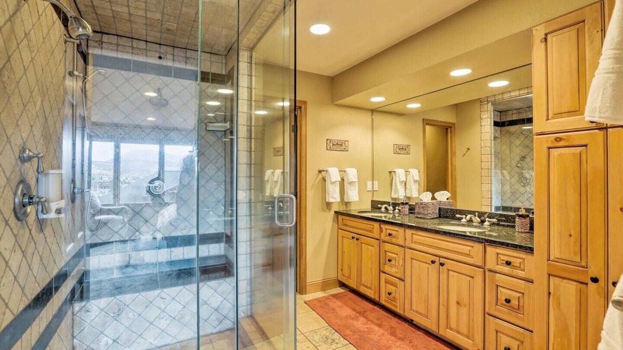 Photo of Bathroom in Fraser