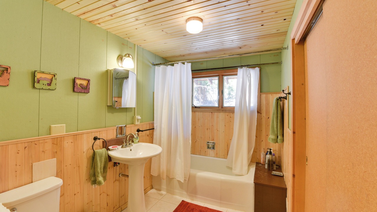 Photo of Bathroom in Twin Lakes