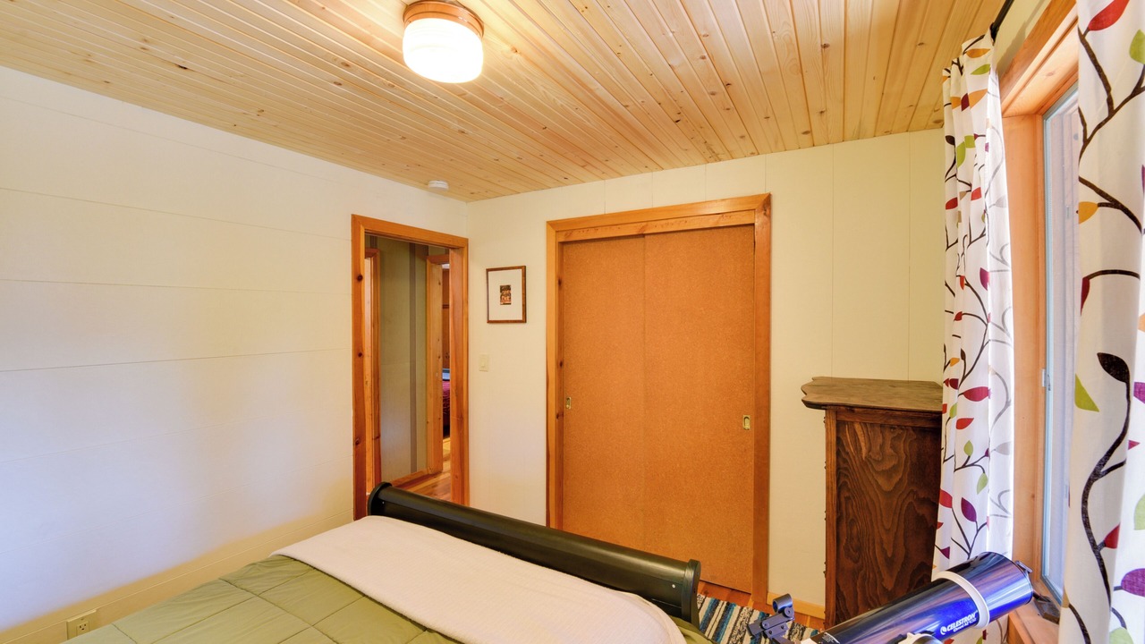 Photo of Bedroom in Twin Lakes