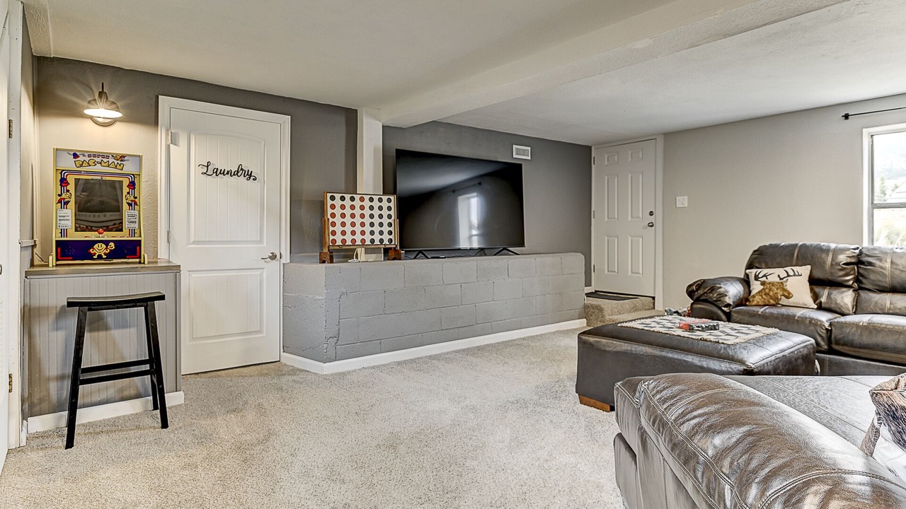 Photo of Livingroom in Victor