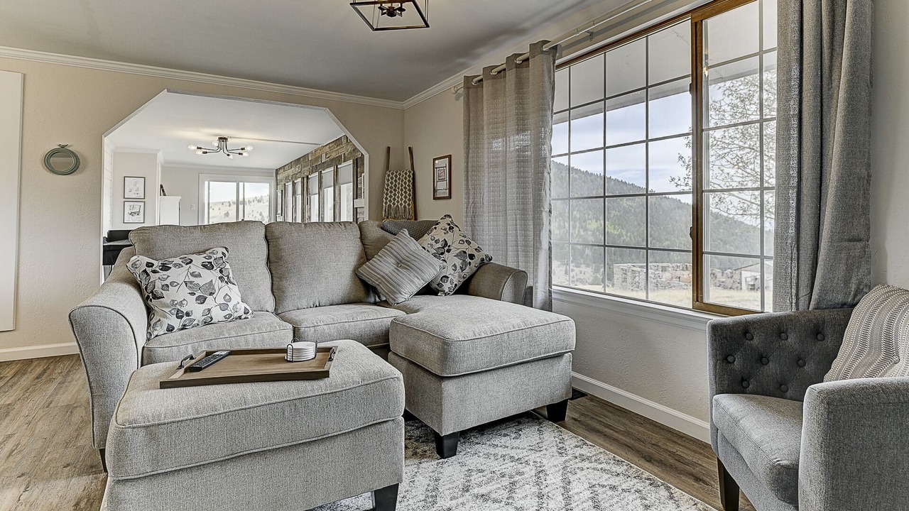Photo of Livingroom in Victor