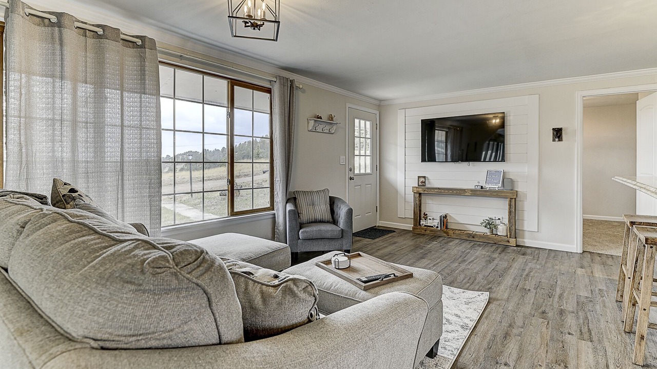 Photo of Livingroom in Victor