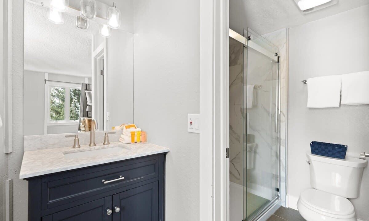 Photo of Bathroom in Peak 8