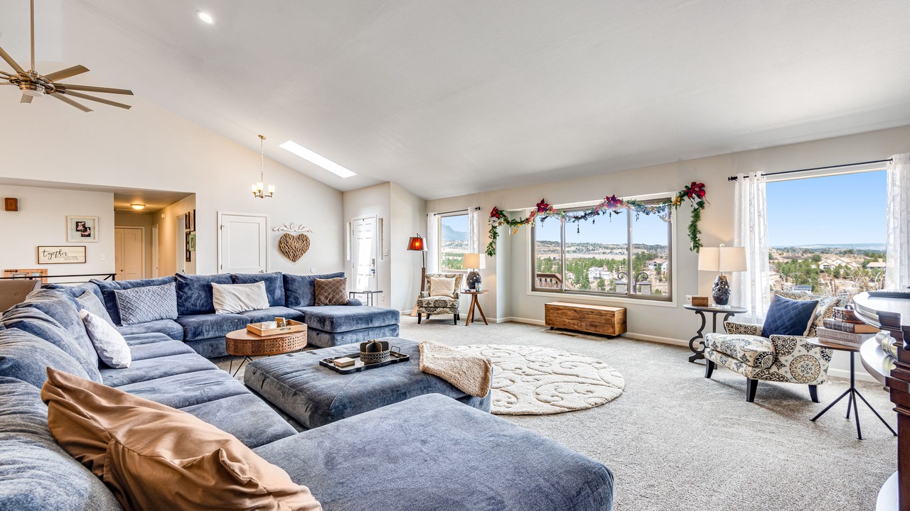 Photo of Livingroom in Northwest Colorado Springs