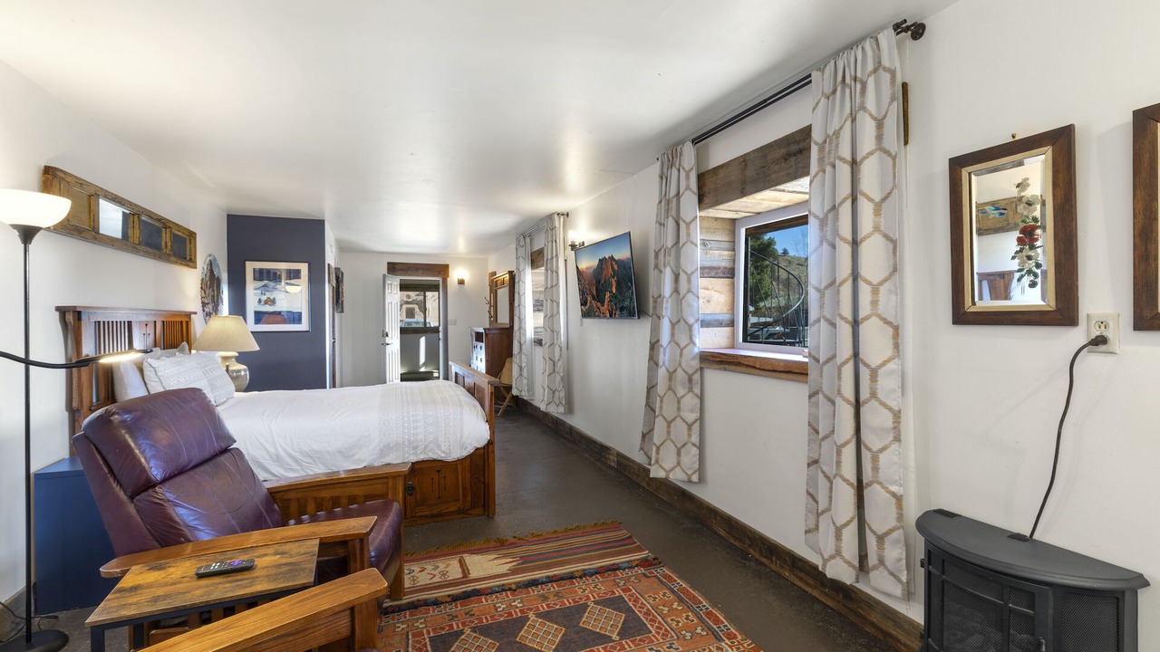 Photo of Livingroom in Creede