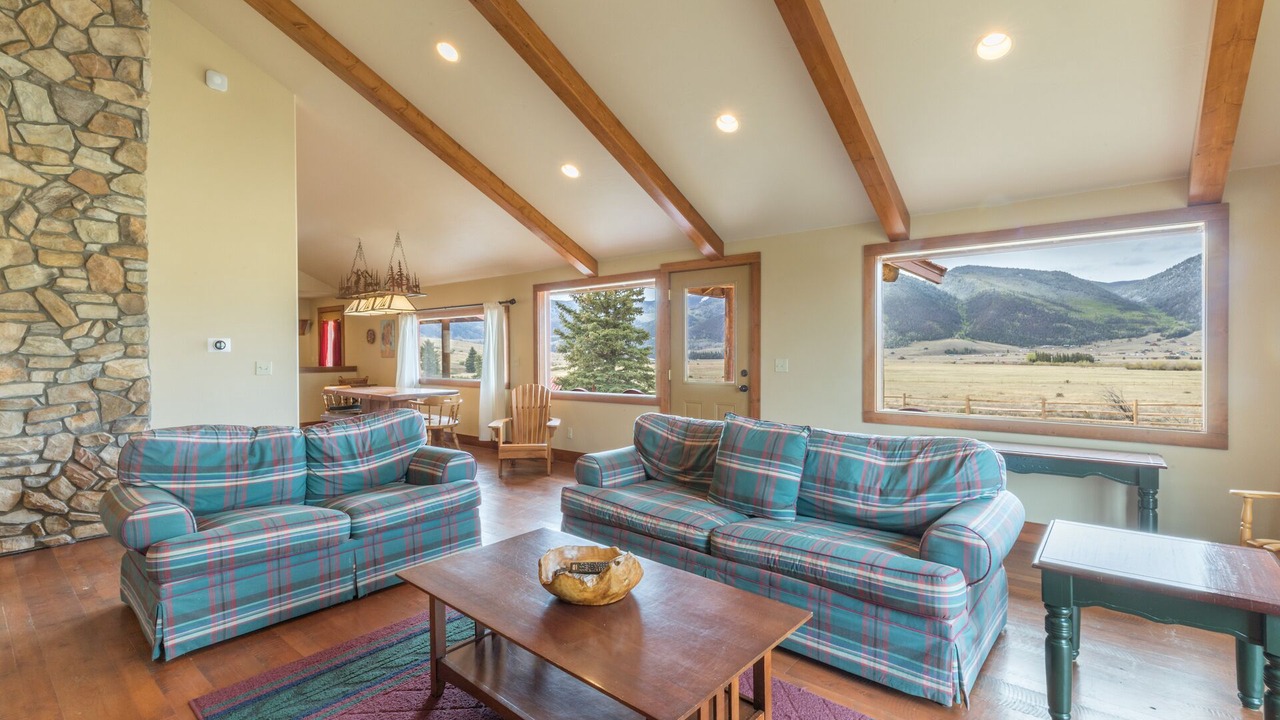 Photo of Livingroom in Creede