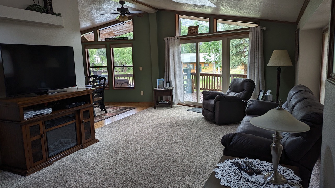 Photo of Livingroom in Idlewild Estates