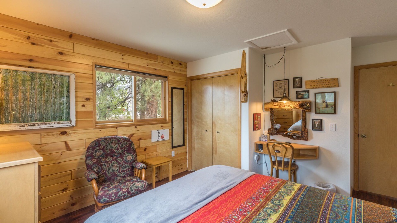 Photo of Bedroom in South Fork