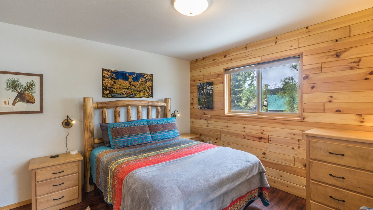 Photo of Bedroom in South Fork