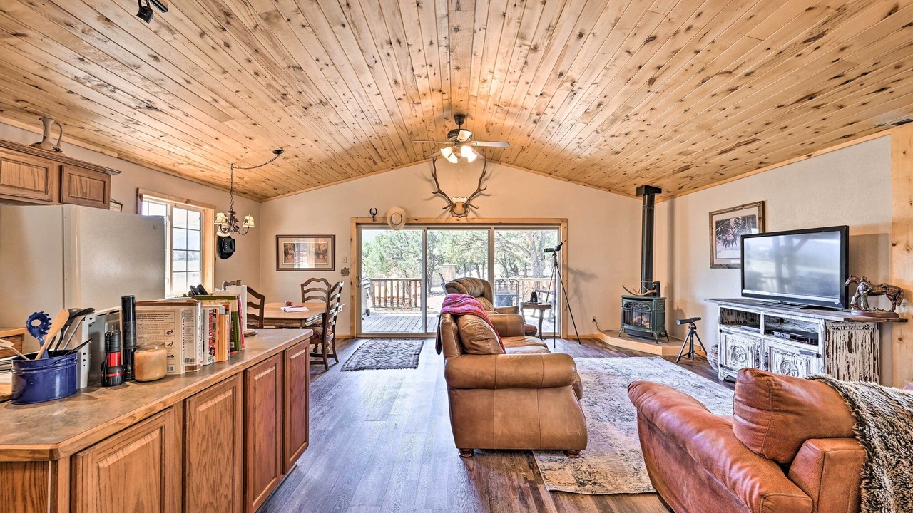 Photo of Livingroom in Coaldale