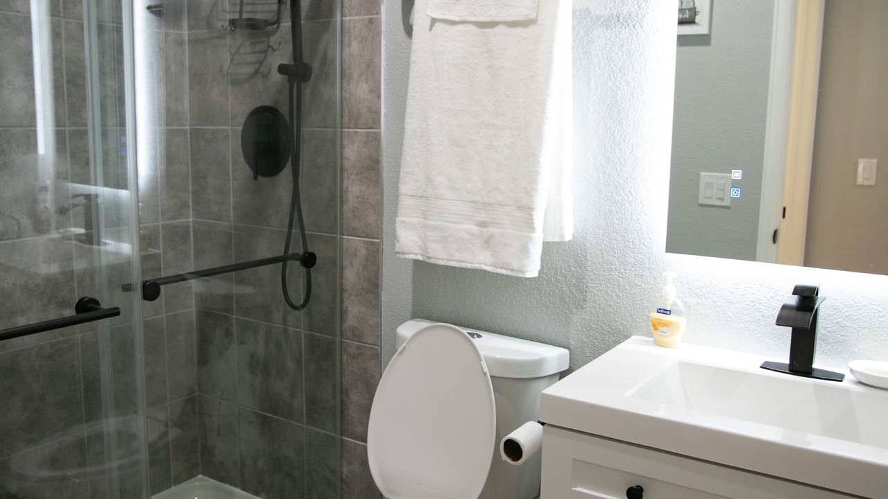 Photo of Bathroom in Montbello