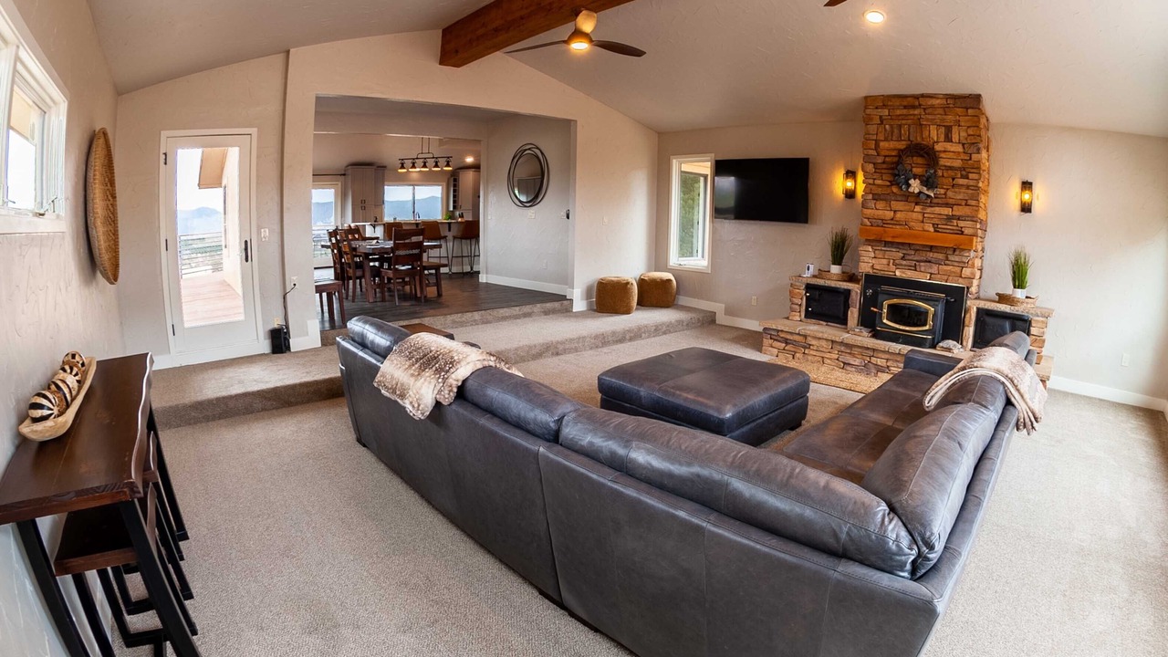 Photo of Livingroom in Canon City