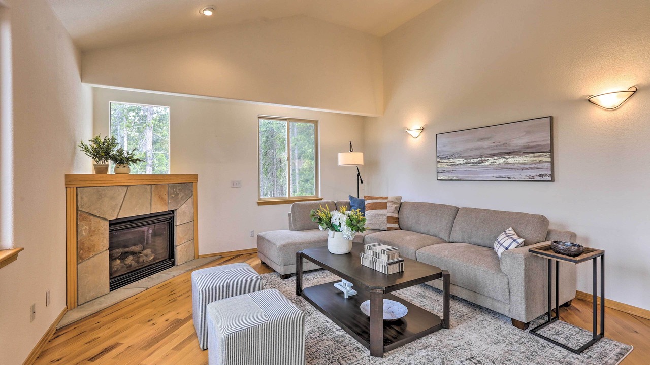 Photo of Livingroom in Evergreen