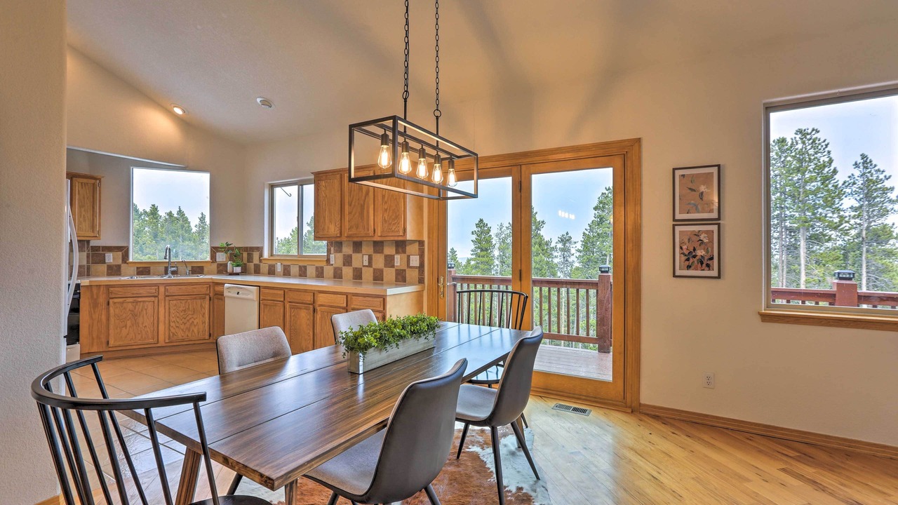 Photo of Livingroom in Evergreen