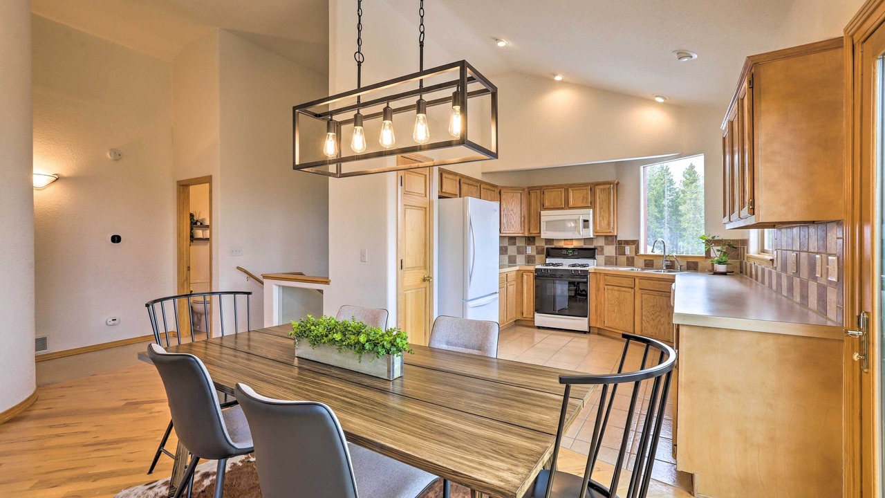 Photo of Livingroom in Evergreen