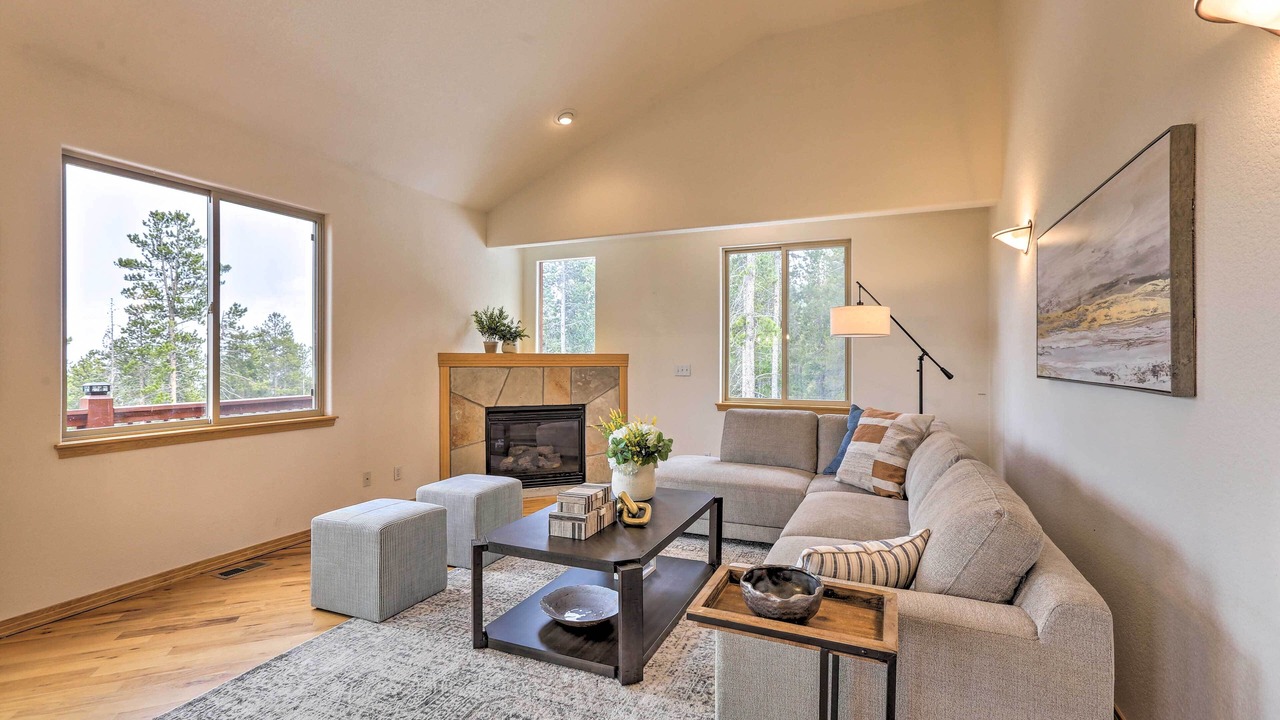 Photo of Livingroom in Evergreen