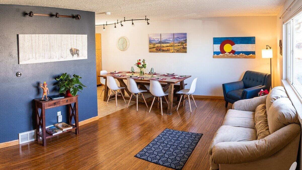Photo of Livingroom in North Central Westminster