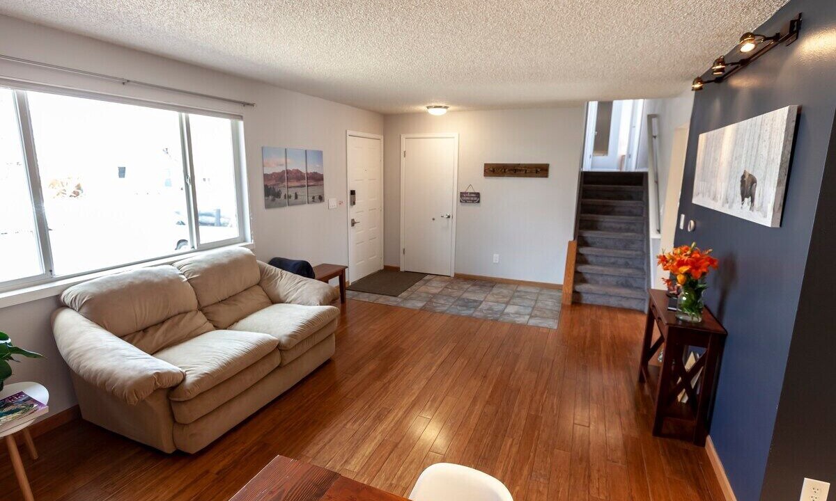 Photo of Livingroom in North Central Westminster