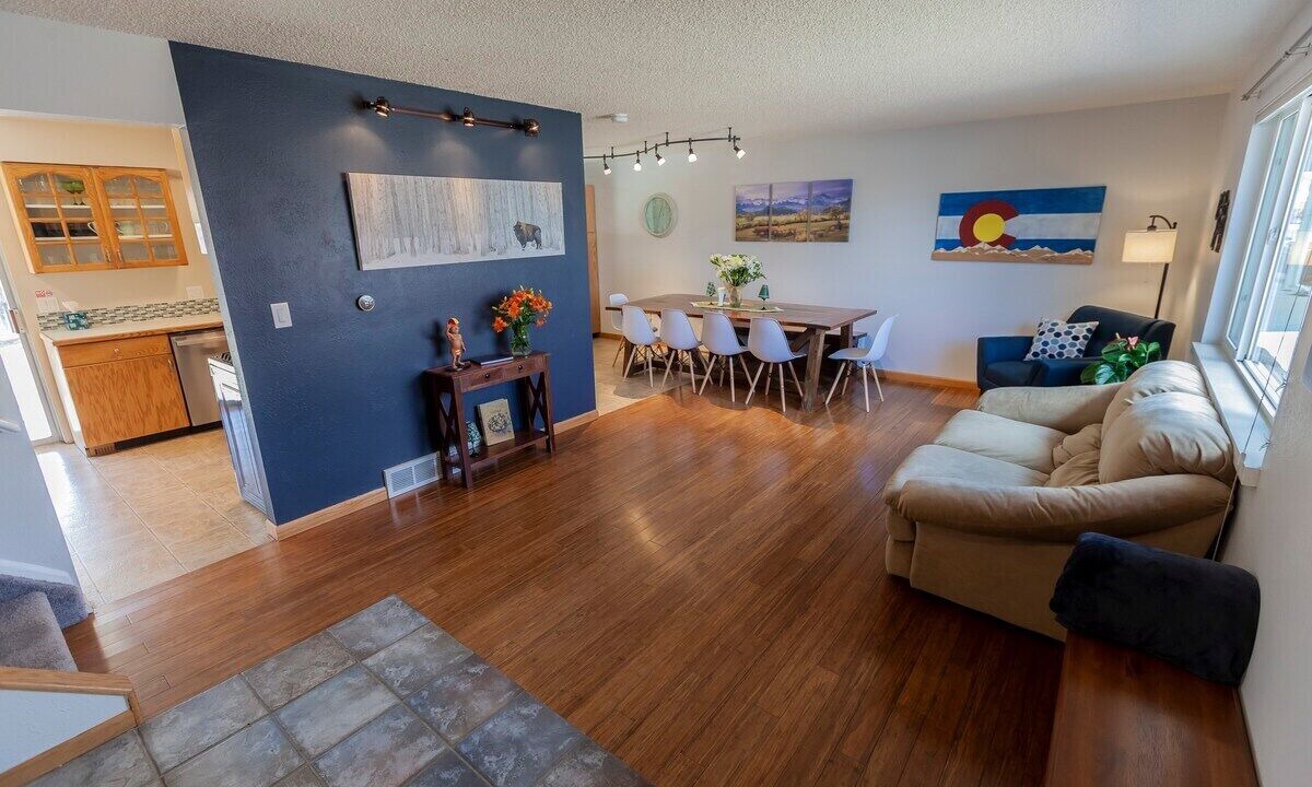Photo of Livingroom in North Central Westminster