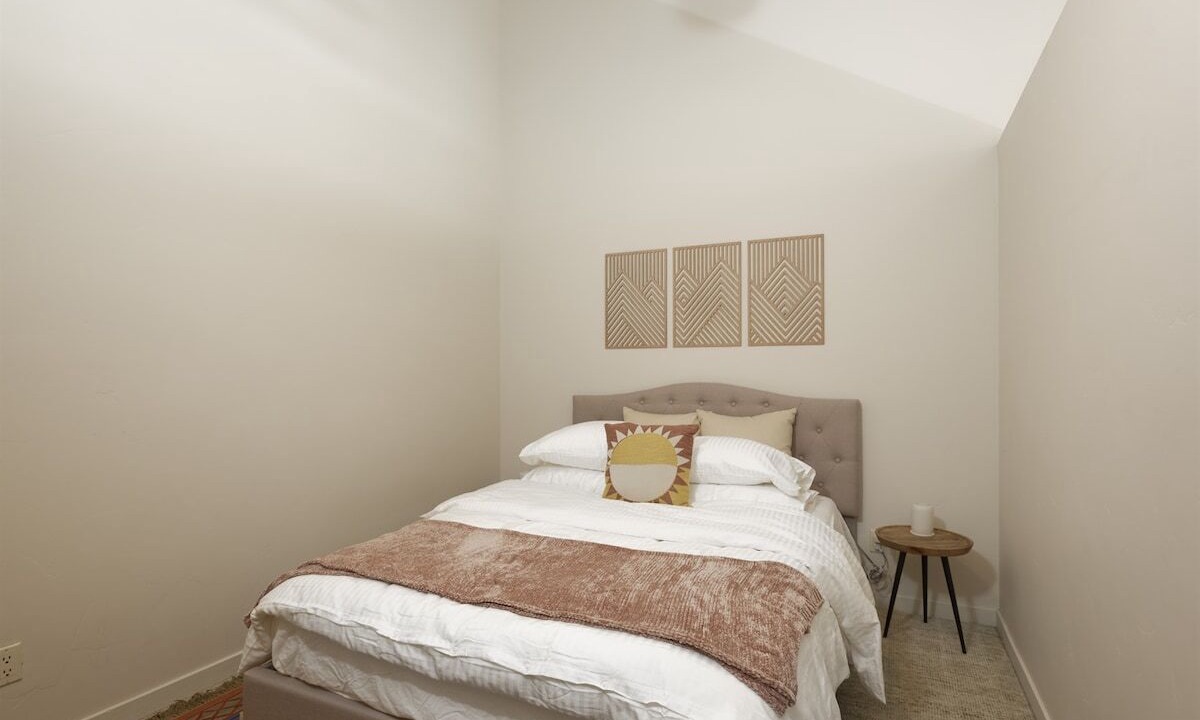 Photo of Bedroom in Basalt