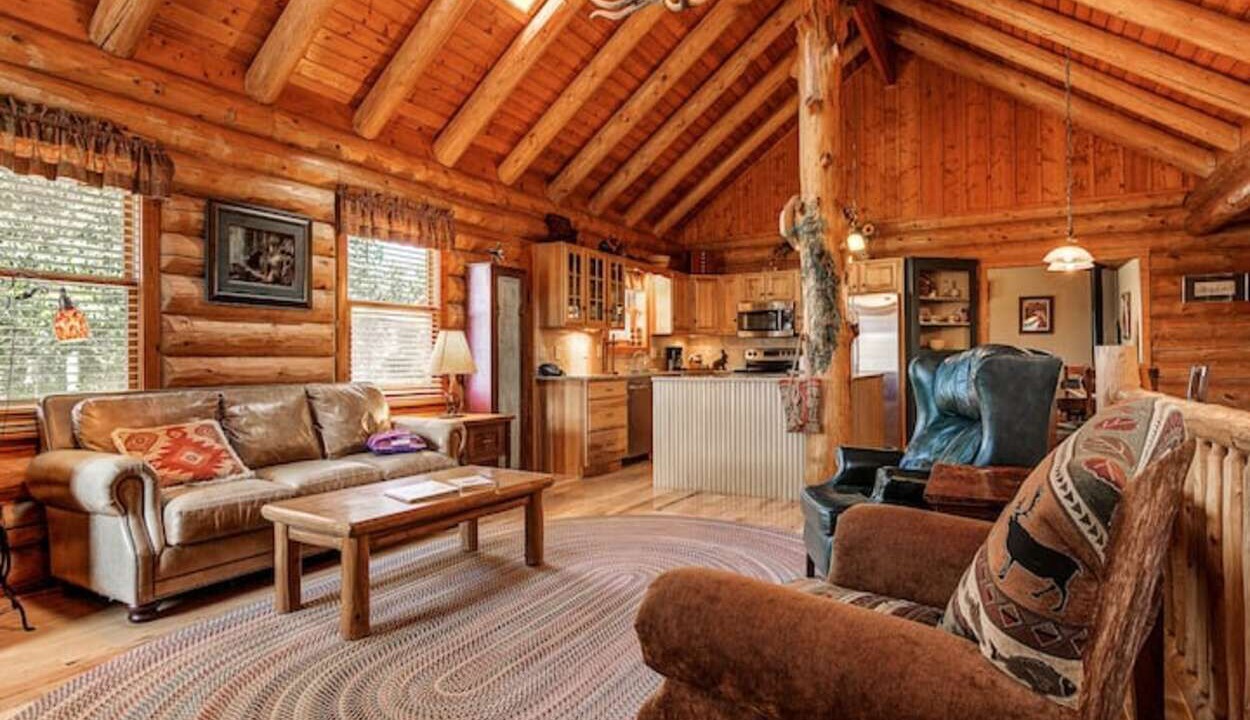 Photo of Livingroom in Divide