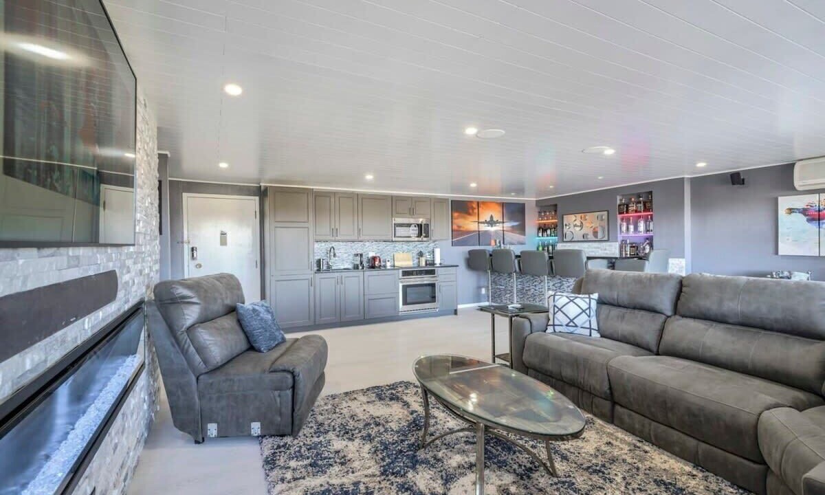 Photo of Livingroom in Southeast Colorado Springs