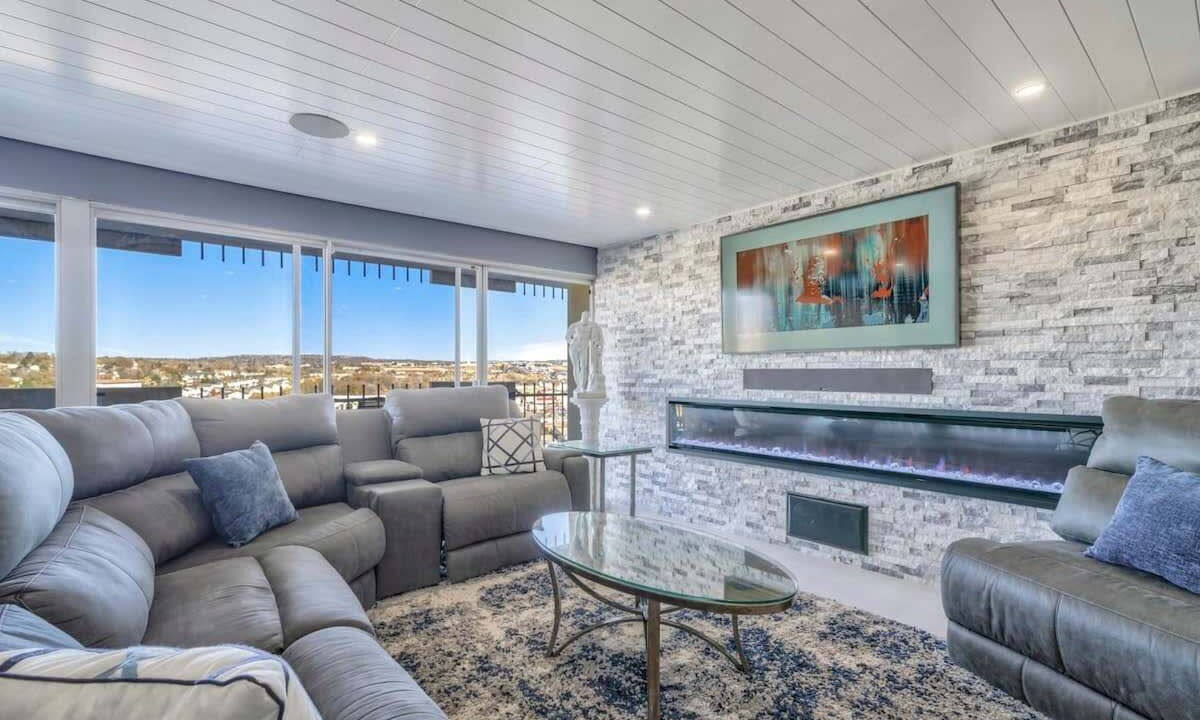 Photo of Livingroom in Southeast Colorado Springs