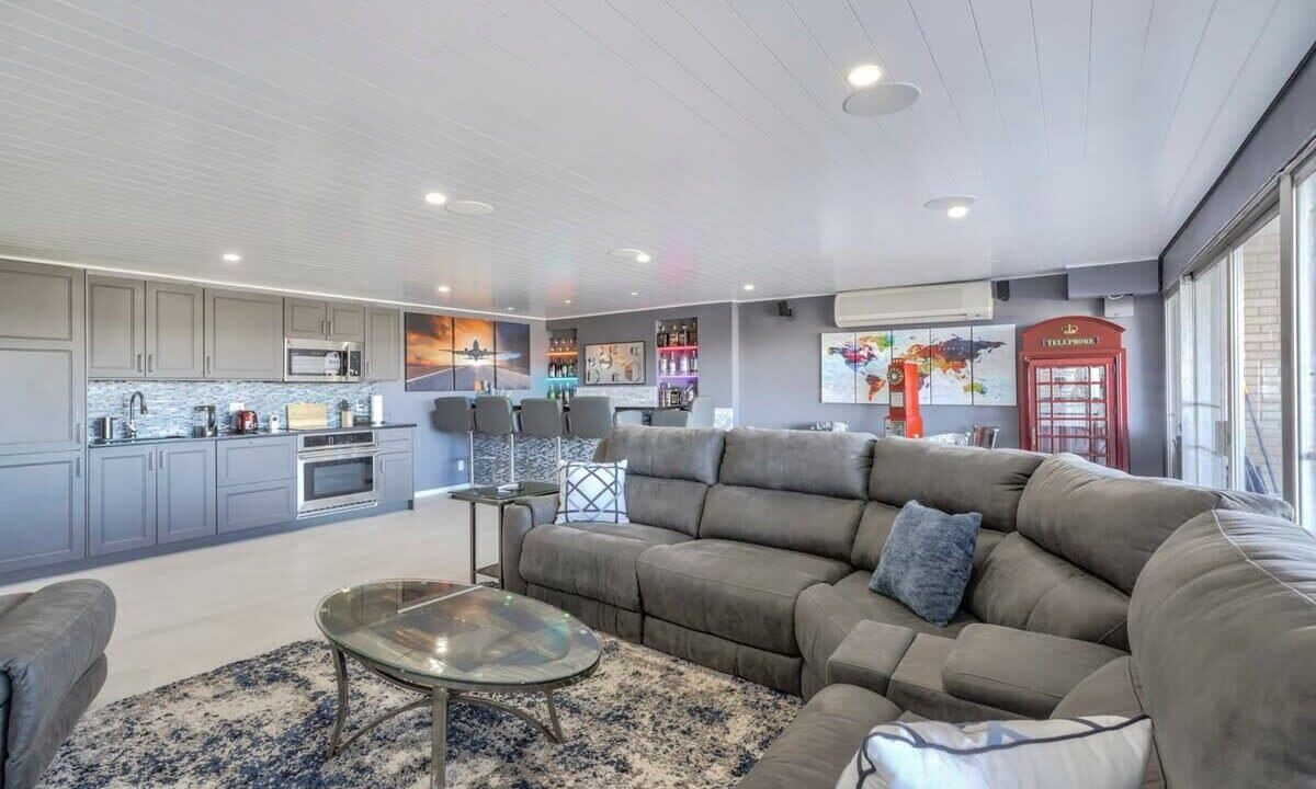 Photo of Livingroom in Southeast Colorado Springs
