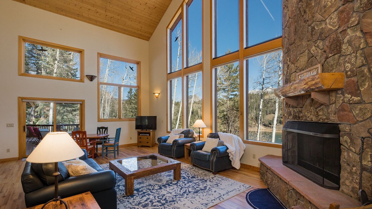 Photo of Livingroom in Columbine Lake