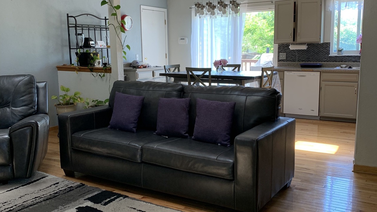 Photo of Livingroom in Aurora