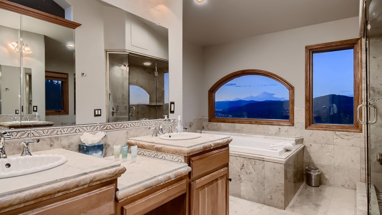 Photo of Bathroom in Warrior's Mark West