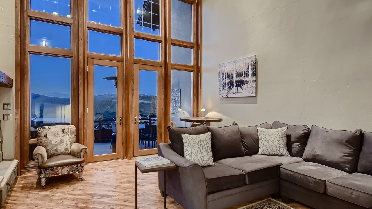Photo of Livingroom in Warrior's Mark West