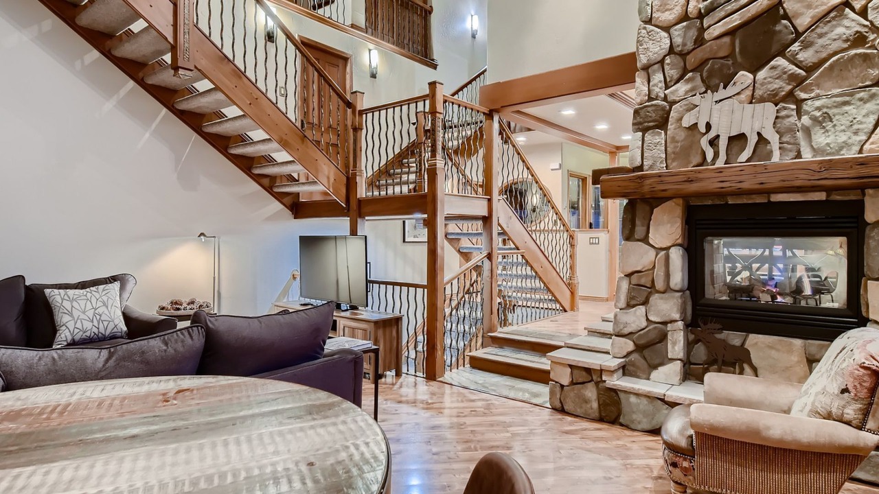 Photo of Livingroom in Warrior's Mark West