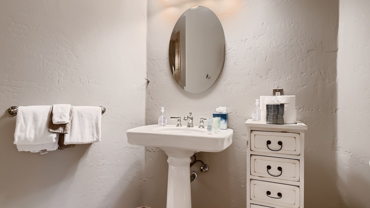 Photo of Bathroom in Warrior's Mark West