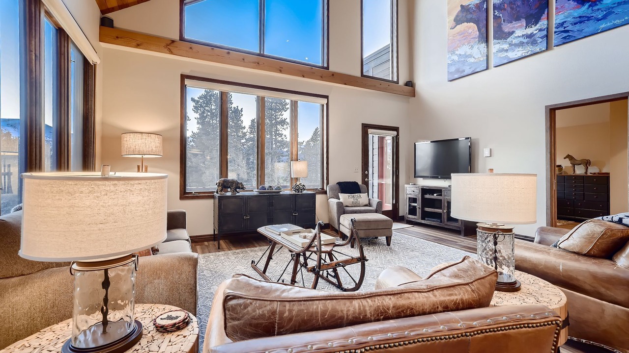Photo of Livingroom in Forest Hills