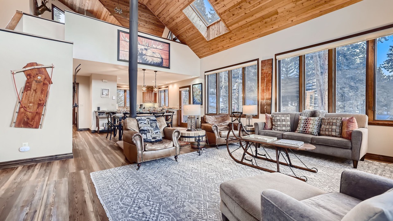 Photo of Livingroom in Forest Hills