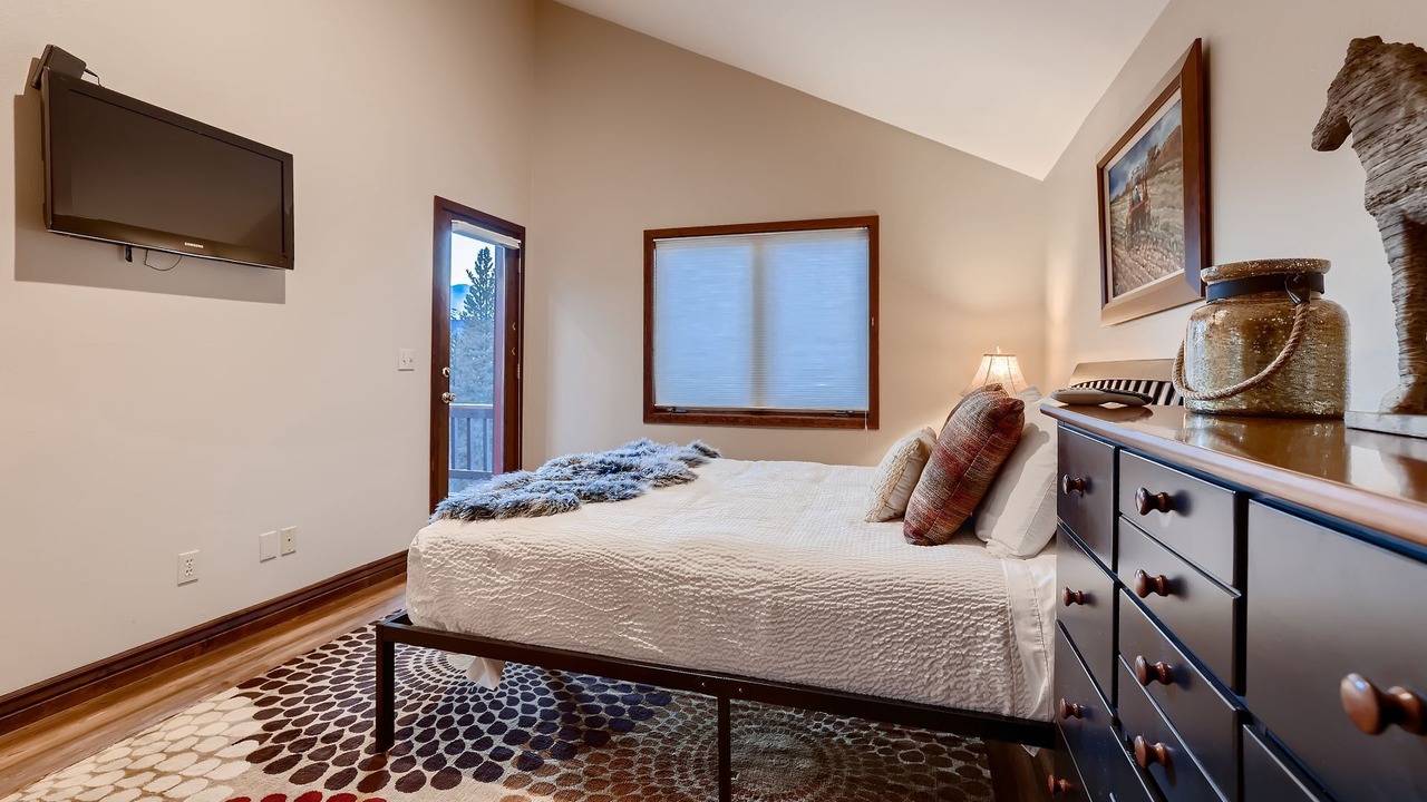 Photo of Bedroom in Forest Hills