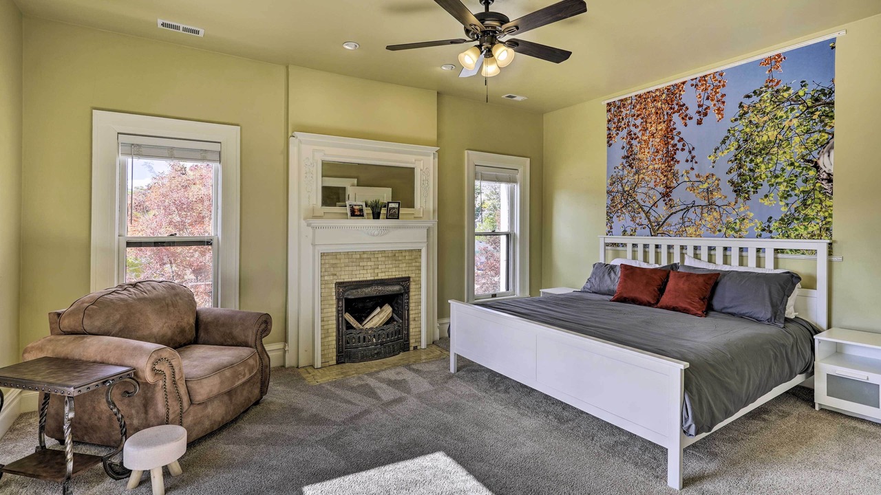 Photo of Livingroom in Canon City