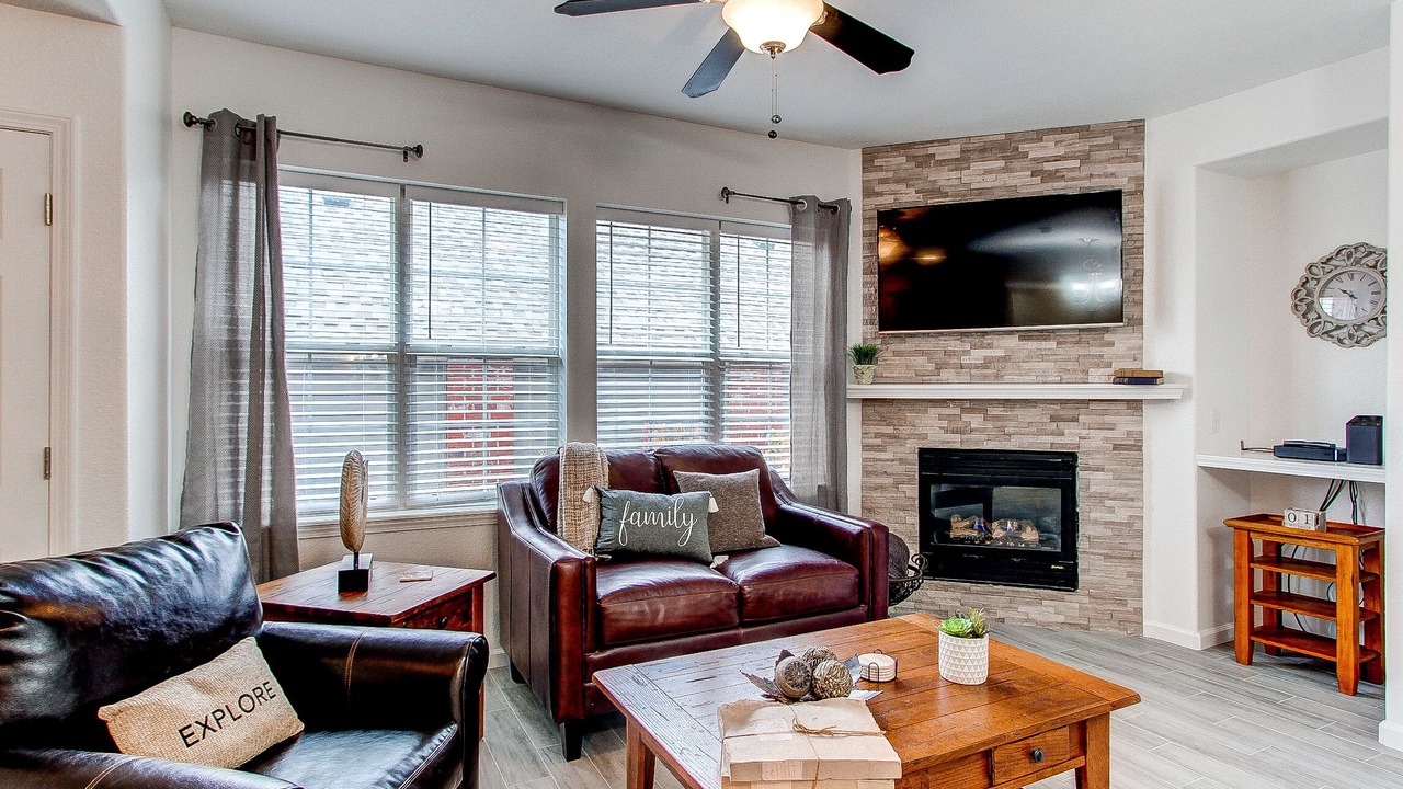 Photo of Livingroom in Aurora