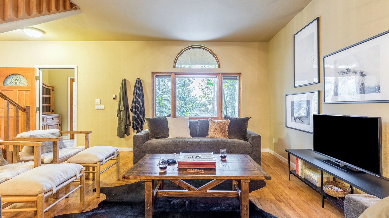 Photo of Livingroom in Four O'Clock