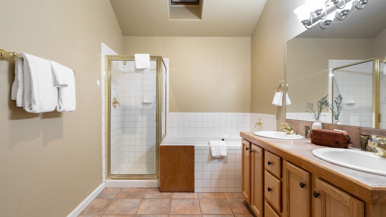Photo of Bathroom in Four O'Clock