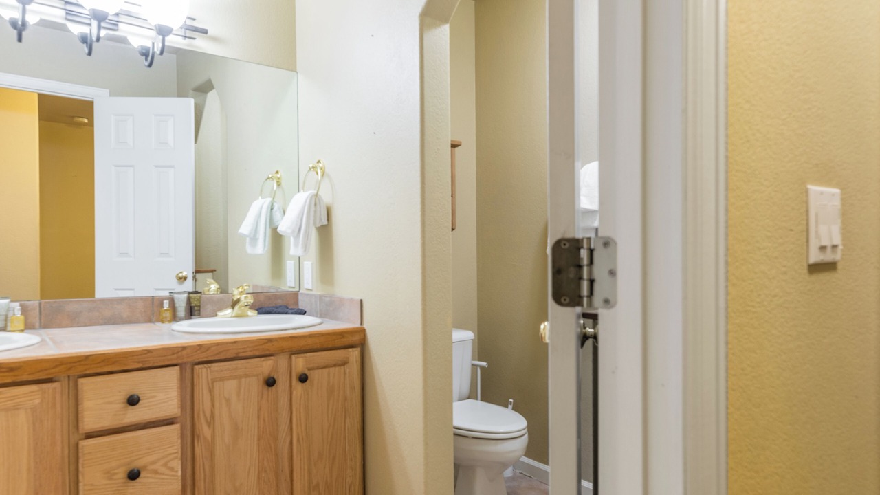 Photo of Bathroom in Four O'Clock
