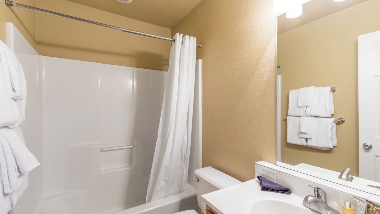 Photo of Bathroom in Four O'Clock