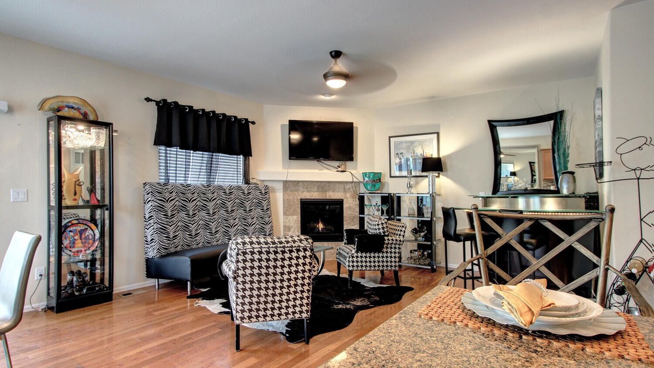 Photo of Livingroom in Aurora