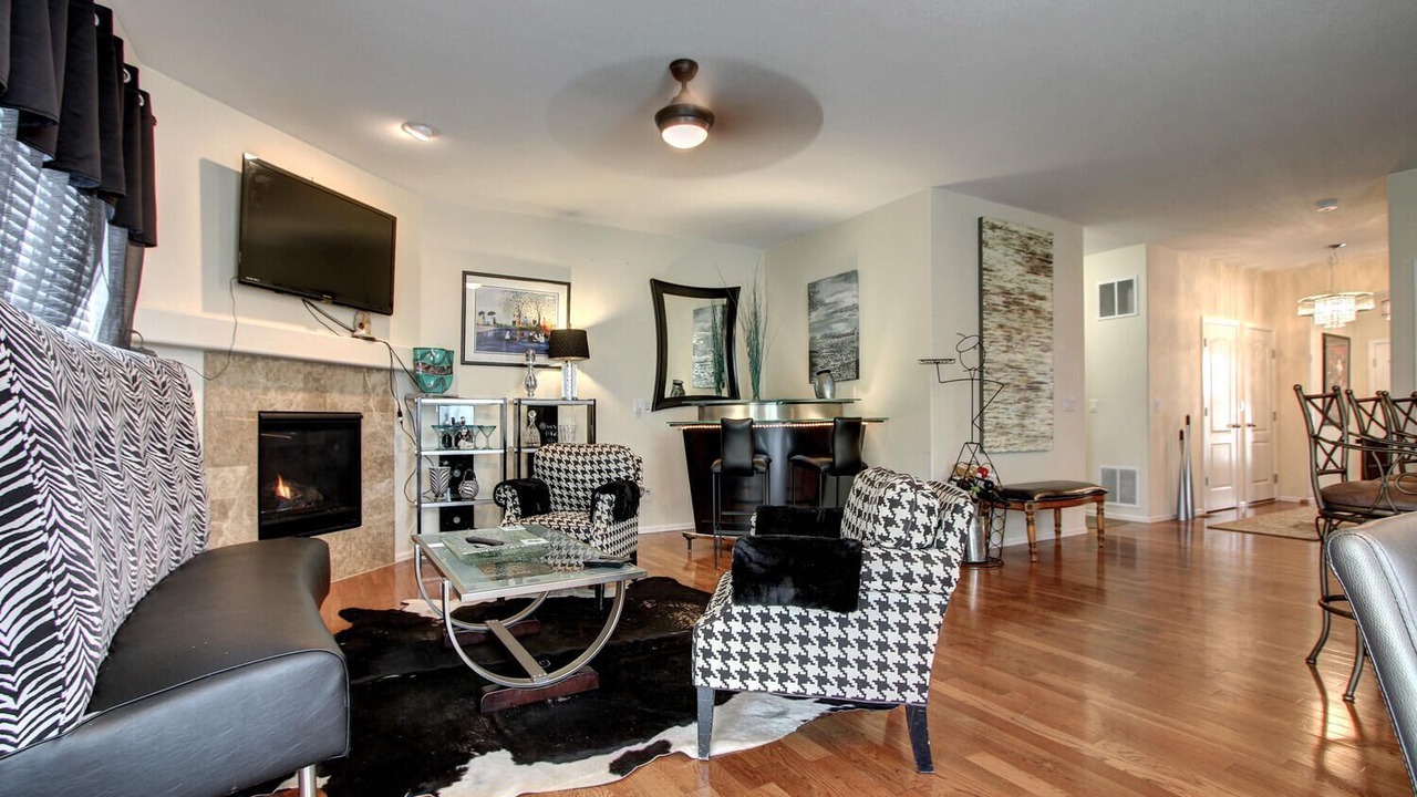 Photo of Livingroom in Aurora