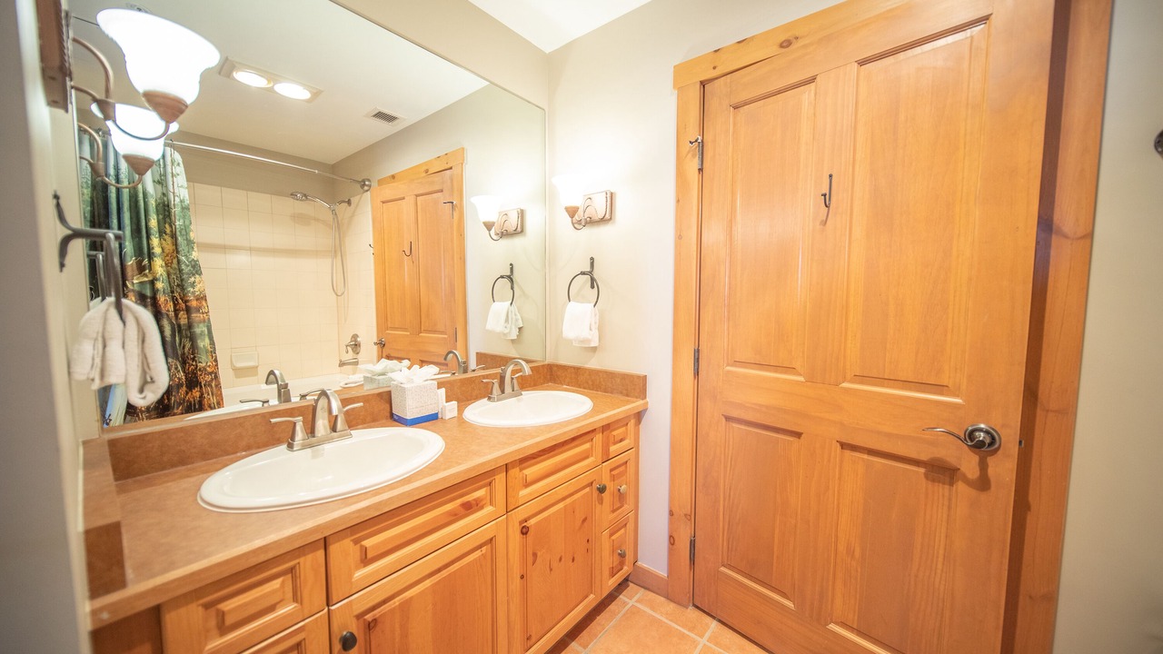 Photo of Bathroom in River Run