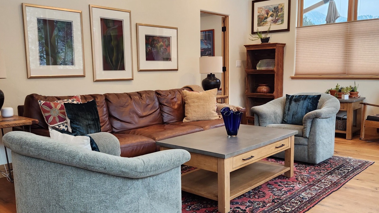 Photo of Livingroom in Jamestown