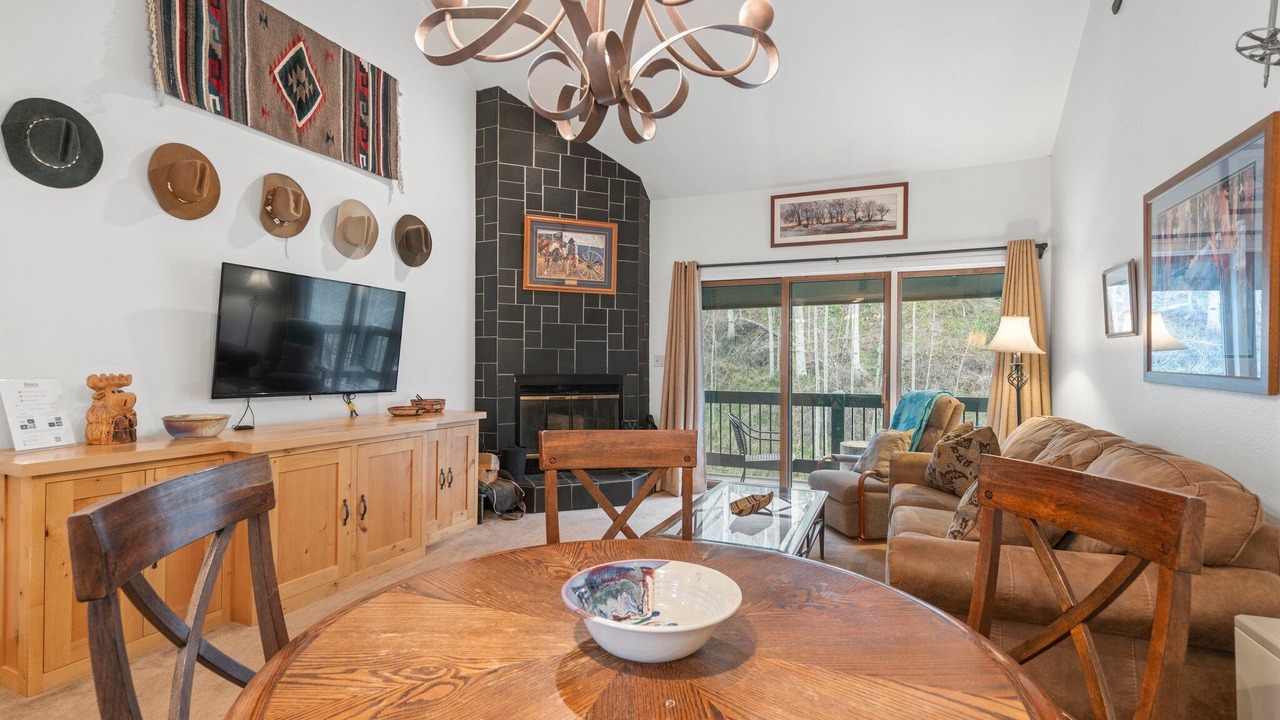 Photo of Livingroom in Columbine Lake